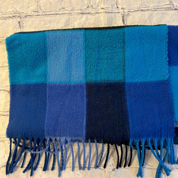 V.FRAAS CASHMINK MADE IN GERMANY BLUE MULTI PLAID FRINGE SCARF 100% ACRYLIC - Picture 2 of 8
